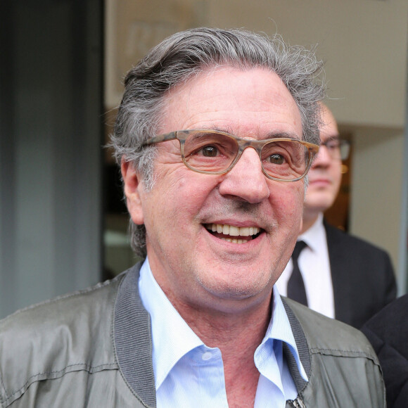 Daniel Auteuil à la sortie de la station RTL à Paris le 31 octobre 2019. © Jonathan Rebboah / Panoramic / Bestimage