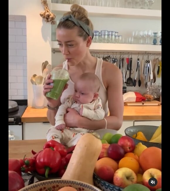 Amber Heard maman, apparait avec sa fille sur Instagram.