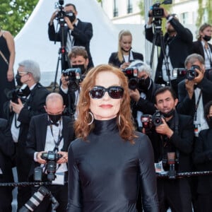 Isabelle Huppert - Montée des marches du film "Tout s'est bien passé" lors du 74e Festival de Cannes. Le 7 juillet 2021. © Borde-Jacovides-Moreau / Bestimage