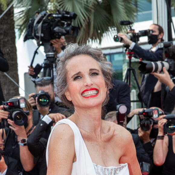 Andie MacDowell - Montée des marches du film "Tout s'est bien passé" lors du 74e Festival de Cannes. Le 7 juillet 2021. © Borde-Jacovides-Moreau / Bestimage