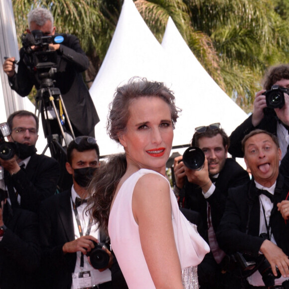 Andie MacDowell - Montée des marches du film "Tout s'est bien passé" lors du 74e Festival de Cannes. Le 7 juillet 2021. © Rachid Bellak / Bestimage