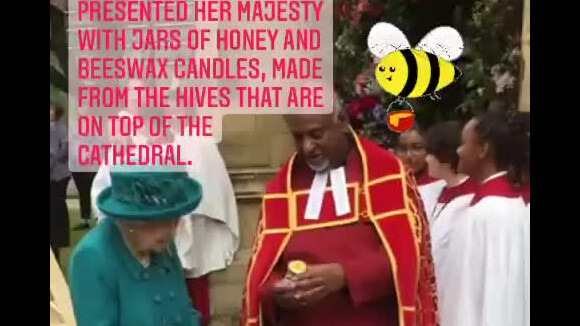 La reine Elizabeth II a reçu des bocaux de miel de la part du doyen de la cathédrale de Manchester. Le jeudi 8 juillet 2021.