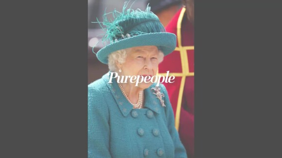 Elizabeth II fringante en turquoise : elle débarque sur le plateau d'une célèbre série !