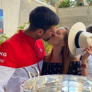 Novak Djokovic et son épouse Jelena fêtent leurs noces de laine, correspondant à 7 ans de mariage.