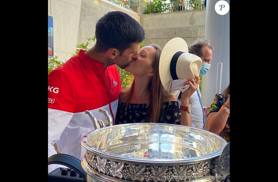Novak Djokovic et son épouse Jelena fêtent leurs noces de laine, correspondant à 7 ans de mariage.