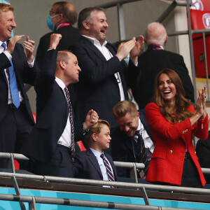 Le prince William, duc de Cambridge, Catherine (Kate) Middleton, duchesse de Cambridge, et leur fils le prince George de Cambridge dans les tribunes du huitième de finale de l'EURO 2020 opposant l'Angleterre et l'Allemagne au stade de Wembley à Londres, le 26 juin 2021. Photo by Richard Pelham/The Sun/News Licensing/ABACAPRESS.COM