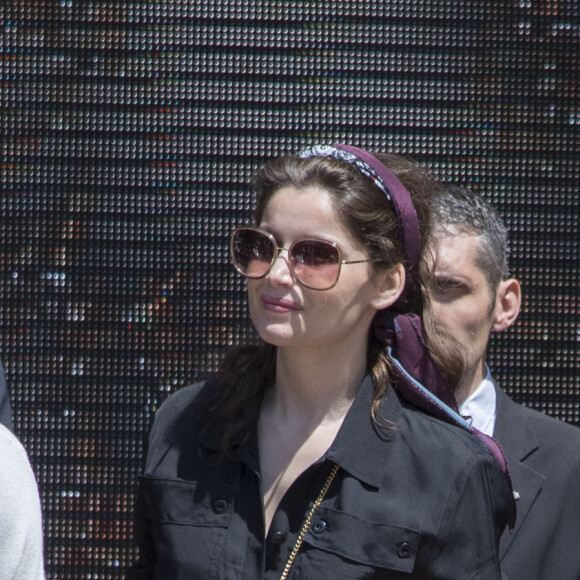 Exclusif - Laetitia Casta et son compagnon Louis Garrel vont prendre un verre au "Fouquets" Majestic à Cannes le 24 mai 2017