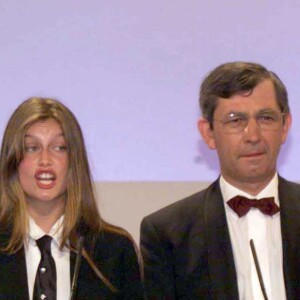 Laetitia Casta lors de la cérémonie de clôture du Festival de Cannes 1999.