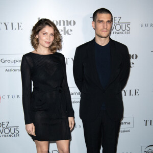 Laetitia Casta et son mari Louis Garrel lors de la première du film 'L'Homme fidèle' à Milan en Italie, le 6 avril 2019.