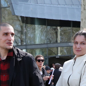 Laetitia Casta et son mari Louis Garrel à la sortie de l'hommage à Agnès Varda dans la Cinémathèque française avant ses obsèques au cimetière du Montparnasse à Paris, France, le 2 avril 2019.