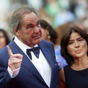 Oliver Stone et sa femme Sun-Jung Jung - Montée des marches du film " The French Dispatch" lors du 74ème Festival International du Film de Cannes. Le 12 juillet 2021 © Borde-Jacovides-Moreau / Bestimage