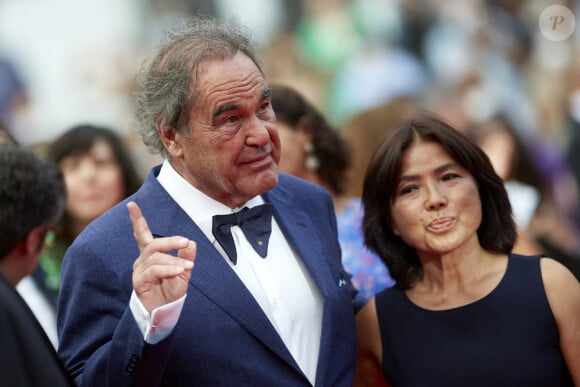 Oliver Stone et sa femme Sun-Jung Jung - Montée des marches du film " The French Dispatch" lors du 74ème Festival International du Film de Cannes. Le 12 juillet 2021 © Borde-Jacovides-Moreau / Bestimage