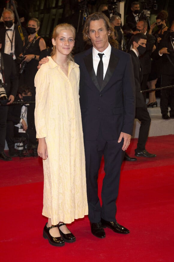 Danny Moder (Daniel Moder) et sa fille Hazel Moder - Montée des marches du film "Flag Day" lors du 74e Festival International du Film de Cannes. Le 10 juillet 2021.
