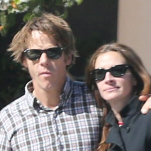 Julia Roberts et son mari Daniel Moder vont déjeuner au restaurant a Santa Monica, le 16 fevrier 2013.