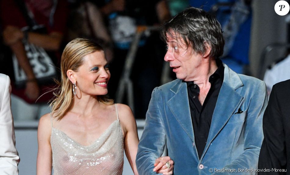 Mélanie Thierry (habillée en Celine), Mathieu Amalric - Montée des marches du film " Tralala " lors du 74ème Festival International du Film de Cannes. Le 13 juillet 2021.
