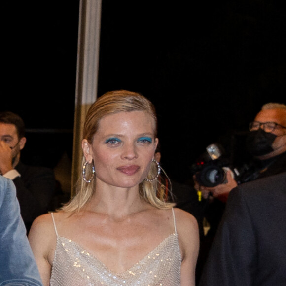Mathieu Amalric, Mélanie Thierry (habillée en Celine), Jean-Marie Larrieu - Montée des marches du film " Tralala " lors du 74ème Festival International du Film de Cannes. Le 13 juillet 2021 © Borde-Jacovides-Moreau / Bestimage
