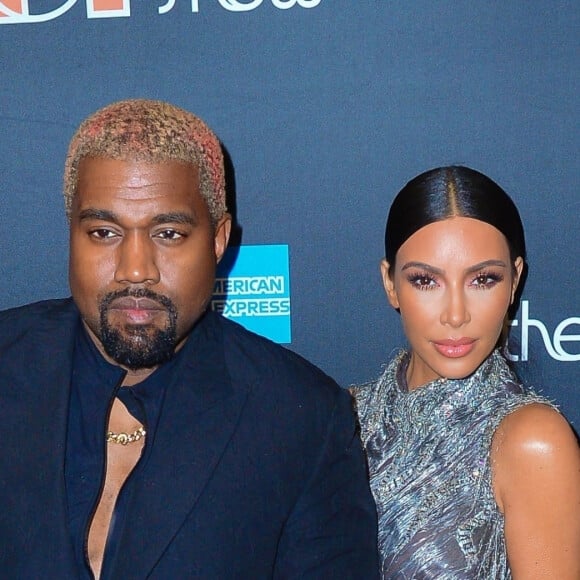 Kim Kardashian et son mari Kanye West arrivent à la première du spectacle de Cher au théâtre Neil Simon à New York, le 3 décembre 2018