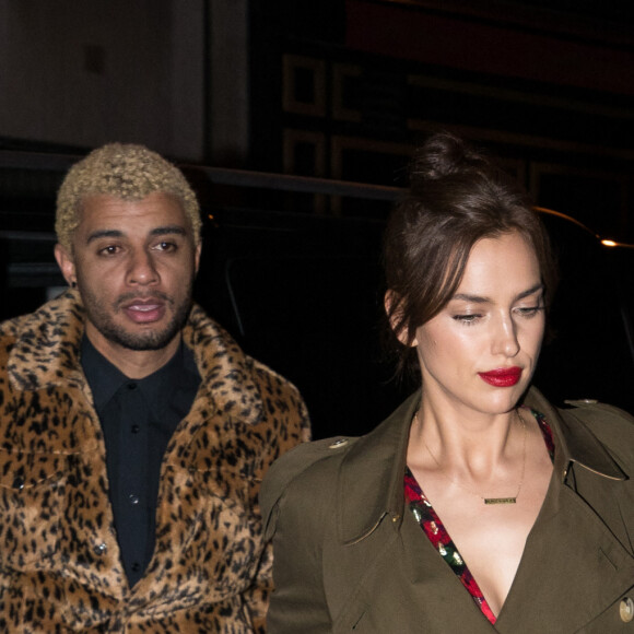 Irina Shayk arrivant à la soirée The Kooples au restaurant Apicius à Paris le 12 décembre 2018. 