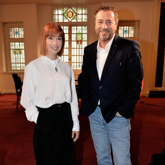 Exclusif - La chanteuse Suzane (Océane Colom) et Bernard Montiel - Enregistrement de l'émission "Olympiascope au théatre Mogador à Paris. Le 5 avril 2021. © Bestimage