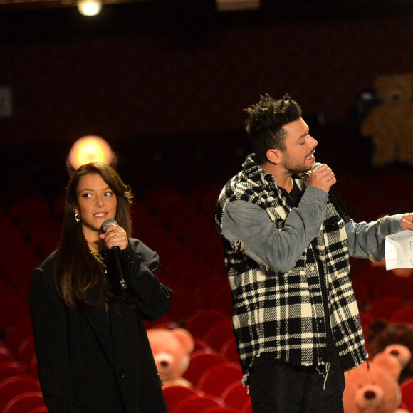 Camille Lellouche, Kev Adams et la chanteuse Suzane (Océane Colom) - Livestream "CamKev Comedy and Songs" au théâtre Mogador à Paris. Le 5 avril 2021. © Veeren/Bestimage