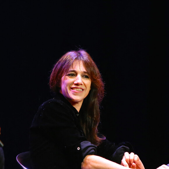 Conversation avec Charlotte Gainsbourg et son compagnon Yvan Attal après la première du film "My dog stupid" lors de la soirée d'ouverture de "The French Cinema Week" à New York, le 12 novembre 2019. Charles Guerin / Bestimage