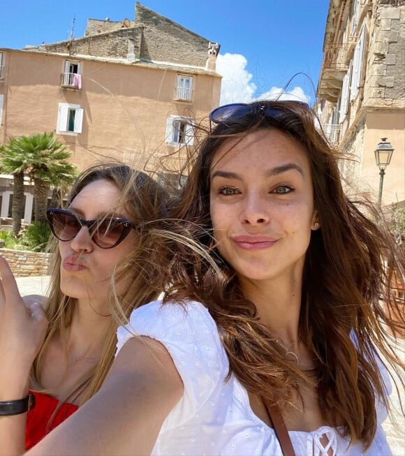 Marine Lorphelin, en vacances en Corse avec sa soeur Lou-Anne Lorphelin également Miss et son charmant frère Enzo.
