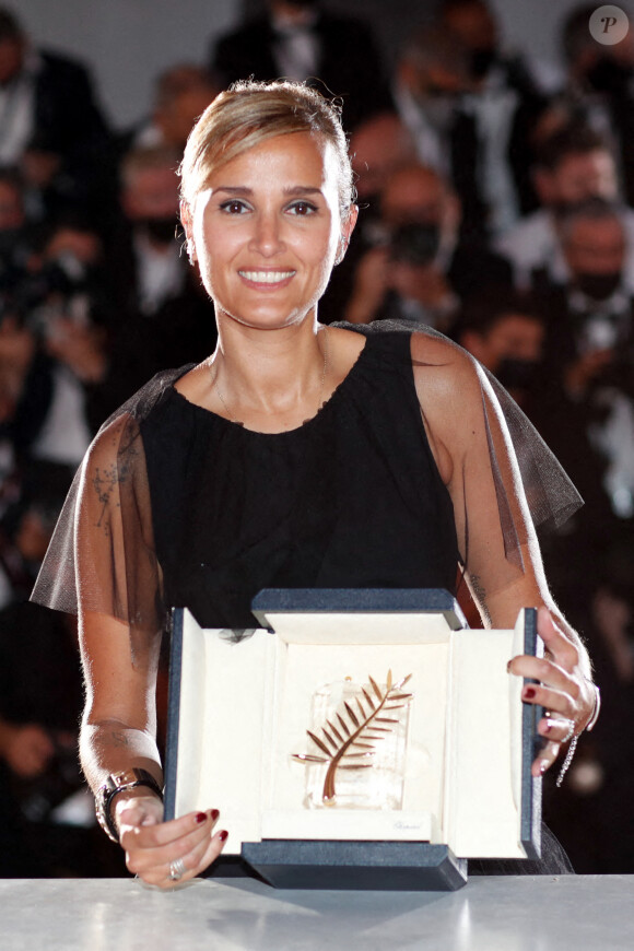 Julia Ducournau (Palme d'Or pour "Titane") - Photocall des lauréats du 74ème Festival International du Film de Cannes, le 17 juillet 2021. © Borde-Jacovides-Moreau/Bestimage 