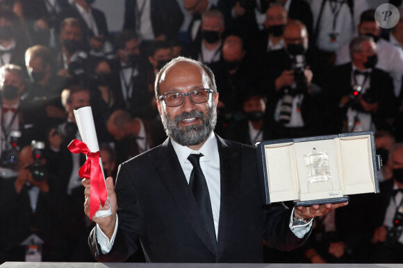 Asghar Farhadi (Grand prix ex aequo : "Un héros" de Asghar Farhadi) - Photocall des lauréats du 74ème Festival International du Film de Cannes, le 17 juillet 2021. © Borde-Jacovides-Moreau/Bestimage 