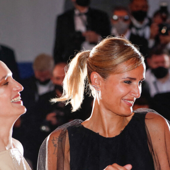 Julia Ducournau (Palme d'Or pour "Titane"), Vincent Lindon, Agathe Rousselle - Photocall des lauréats du 74ème Festival International du Film de Cannes, le 17 juillet 2021. © Borde-Jacovides-Moreau/Bestimage 