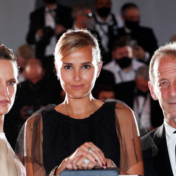 Julia Ducournau (Palme d'Or pour "Titane"), Vincent Lindon, Agathe Rousselle - Photocall des lauréats du 74ème Festival International du Film de Cannes, le 17 juillet 2021. © Borde-Jacovides-Moreau/Bestimage 