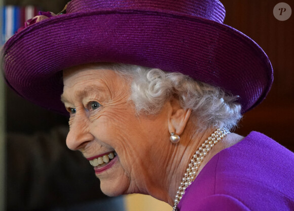 La reine Elizabeth II dévoile une plaque au nouveau musée nouveau Argyll and Sutherland Highlanders au château de Stirling, Ecosse, Royaume Uni, le 29 juin 2021. 