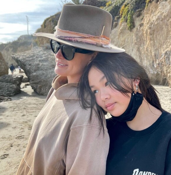 Laeticia Hallyday et sa fille Joy sur Instagram. Le 7 avril 2021.