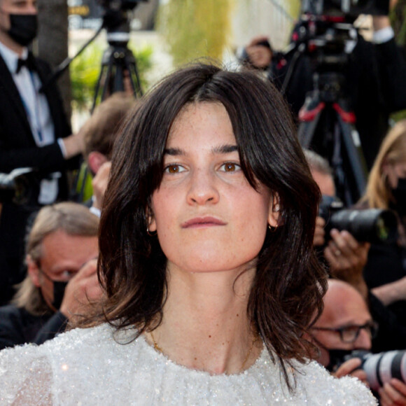 Suzanne Lindon - Montée des marches du film " OSS 117 : Alerte rouge en Afrique Noire " lors du 74ème Festival International du Film de Cannes. Le 17 juillet 2021. © Borde-Jacovides-Moreau / Bestimage