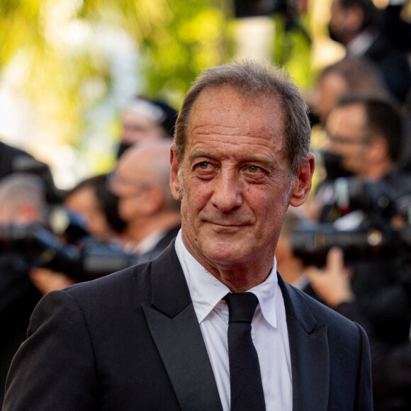 Vincent Lindon - Montée des marches du film " OSS 117 : Alerte rouge en Afrique Noire " lors du 74ème Festival International du Film de Cannes. Le 17 juillet 2021. © Borde-Jacovides-Moreau / Bestimage