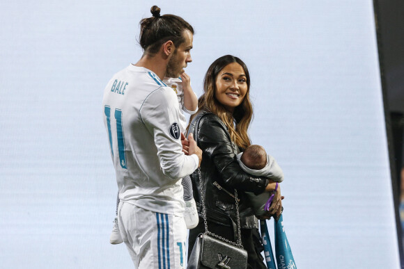 Gareth Bale, sa femme Emma Rhys-Jones et leurs enfants Alba Violet, Nava Valentina et le petit dernier Axel Charles fêtent leur victoire en ligue des Champions à Madrid devant leur public le 27 mai 2018.