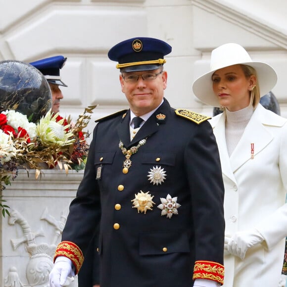 La princesse Charlène de Monaco, le prince Albert II de Monaco - La famille princière de Monaco dans la cour du palais lors de la fête Nationale monégasque à Monaco le 19 novembre 2019. © Olivier Huitel/Pool Monaco/Bestimage 