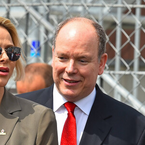 Le prince Albert II de Monaco et la princesse Charlene dans les paddocks lors des essais du 77 ème Grand Prix de Formule 1 de Monaco le 25 Mai 2019. Imago / Panoramic / Bestimage  