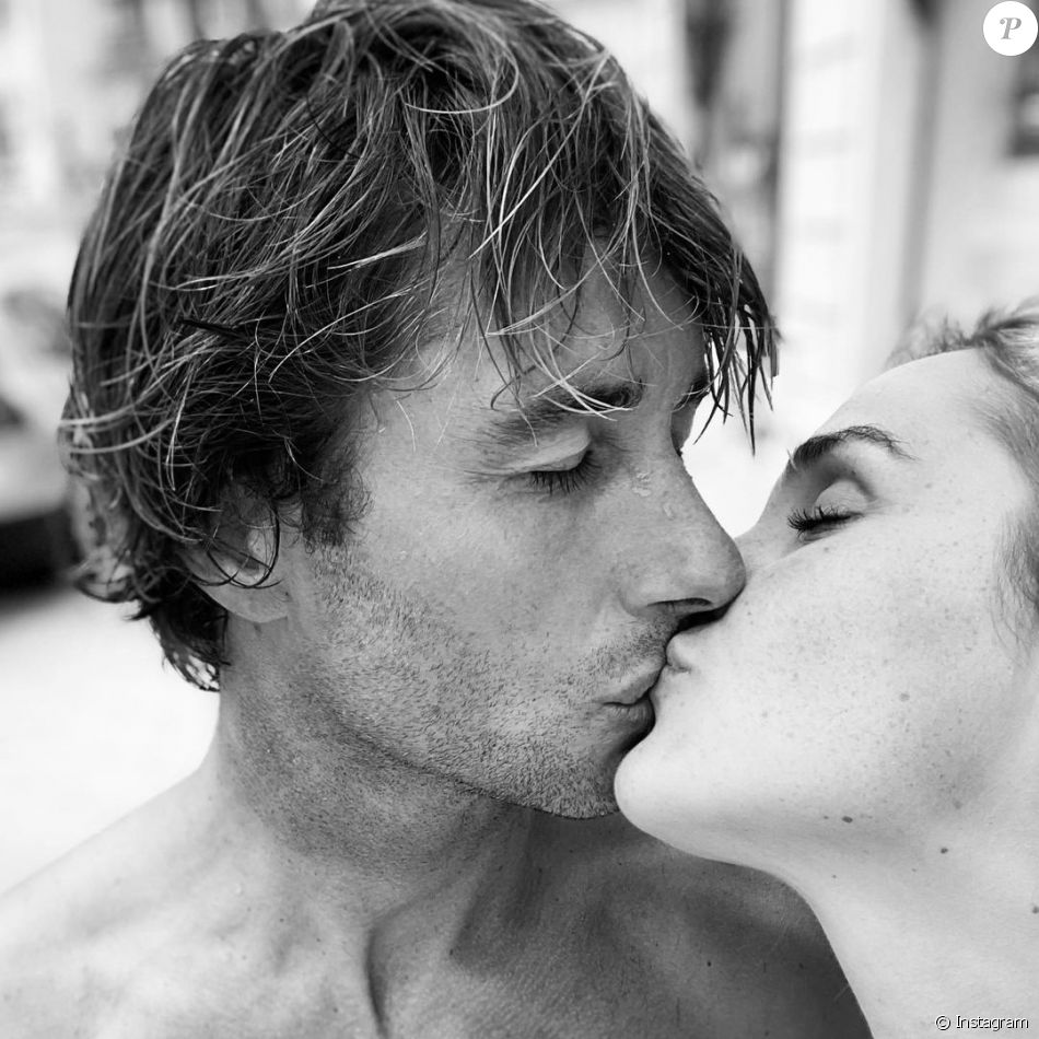 Camille Lou et Romain Laulhe en couple, les plus belles photos des amoureux.