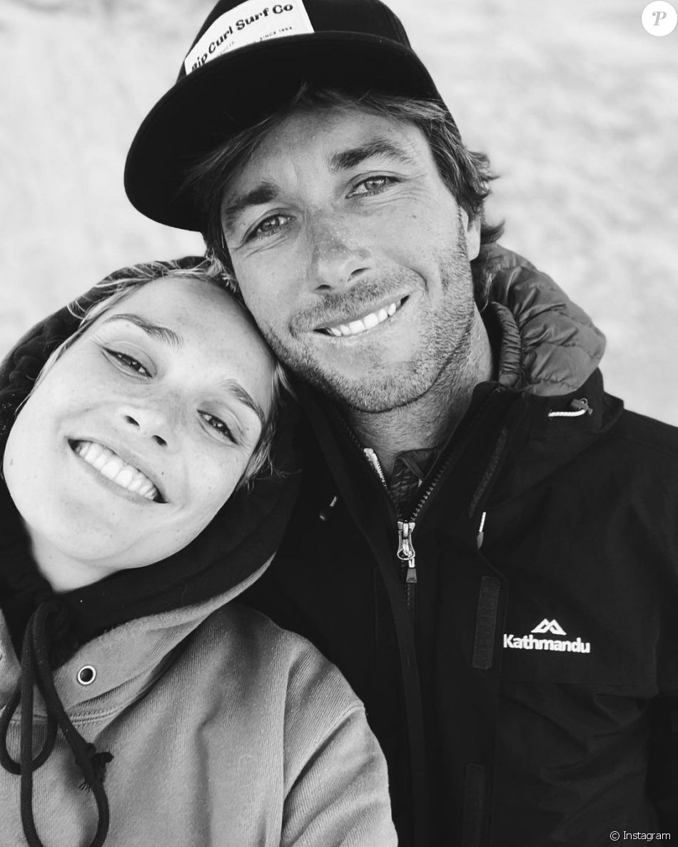 Camille Lou et Romain Laulhe en couple, les plus belles photos des amoureux.