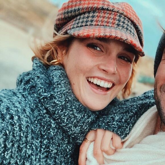 Camille Lou et Romain Laulhe en couple, les plus belles photos des amoureux.