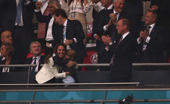 Le prince William, Kate Middleton et leur fils le prince George lors de la finale de l'Euro 2020 au stade Wembley, à Londres, le 11 juillet 2021.