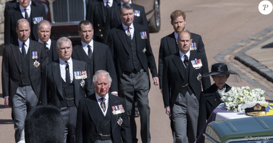 Le prince Charles, nla princesse Anne, le prince Andrew, le prince Edward, le prince William, Peter Phillips, le prince Harry, David Armstrong-Jones, Sir Timothy Laurence - Arrivées aux funérailles du prince Philip à la chapelle Saint-Georges du château de Windsor, le 17 avril 2021.