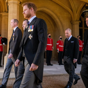 Le prince Andrew, le prince Edward, le prince William, Peter Phillips, le prince Harry - Arrivées aux funérailles du prince Philip, duc d'Edimbourg à la chapelle Saint-Georges du château de Windsor, le 17 avril 2021.