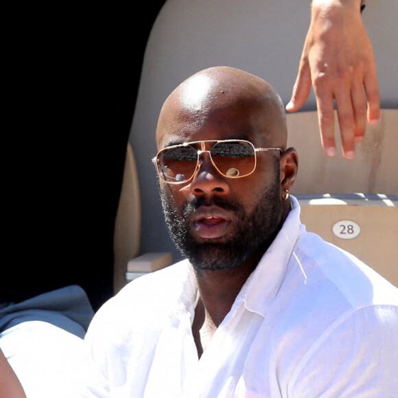 Teddy Riner et sa femme Luthna Plocus dans les tribunes lors de la finale hommes des Internationaux de France de tennis de Roland Garros à Paris le 13 juin 2021. © Dominique Jacovides / Bestimage