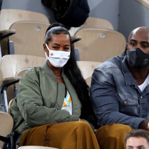 Teddy Riner et sa compagne Luthna Plocus en tribune lors de la finale homme des internationaux de tennis de Roland Garros à Paris remportée par Rafael Nadal en trois set le 11 octobre 2020. © Dominique Jacovides / Bestimage