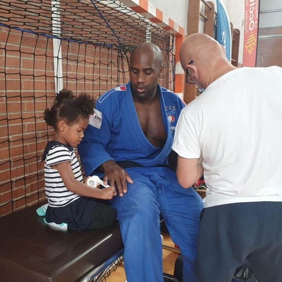 Teddy Riner et sa fille Isis sur Instagram, juillet 2021.