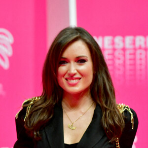 Elsa Esnoult au photocall de la seconde soirée du festival Canneseries saison 3 au Palais des Festivals à Cannes, le 10 octobre 2020. © Bruno Bebert / Bestimage