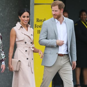 Le prince Harry, duc de Sussex et sa femme Meghan Markle, duchesse de Sussex, arrivent à l'exposition commémorative du centenaire de la naissance de Nelson Mandela au centre Southbank à Londres le 17 juillet 2018.