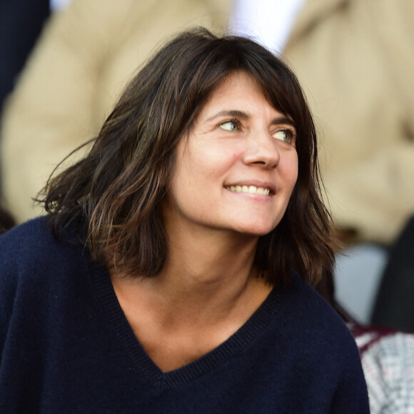 Estelle Denis dans les tribunes lors du match de championnat de Ligue 1 Conforama opposant le Paris Saint-Germain au Racing Club de Strasbourg Alsace au Parc des princes à Paris, France. © Jean-Baptiste Autissier/Panoramic/Bestimage