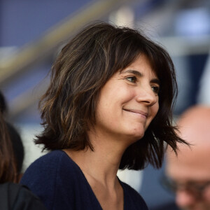 Estelle Denis dans les tribunes lors du match de championnat de Ligue 1 Conforama opposant le Paris Saint-Germain au Racing Club de Strasbourg Alsace au Parc des princes à Paris, France. © Jean-Baptiste Autissier/Panoramic/Bestimage
